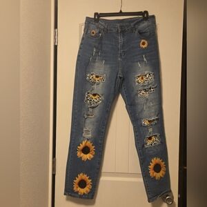 Stylish Blue Boyfriend Jeans with Sunflower Accents